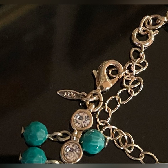 Gorgeous Vintage Avon Dramatic
Statement Necklace Choker with Crystals Signed - Picture 9 of 15